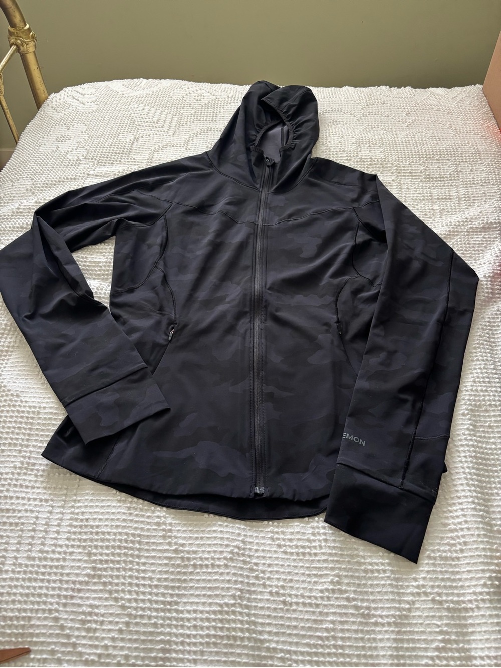 Lululemon Mist Over Windbreaker Black Camo Hooded Jacket Size 10